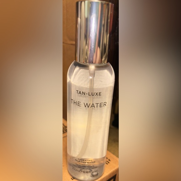 Tan-Luxe The Water Light-Medium New 200ml - Picture 1 of 2